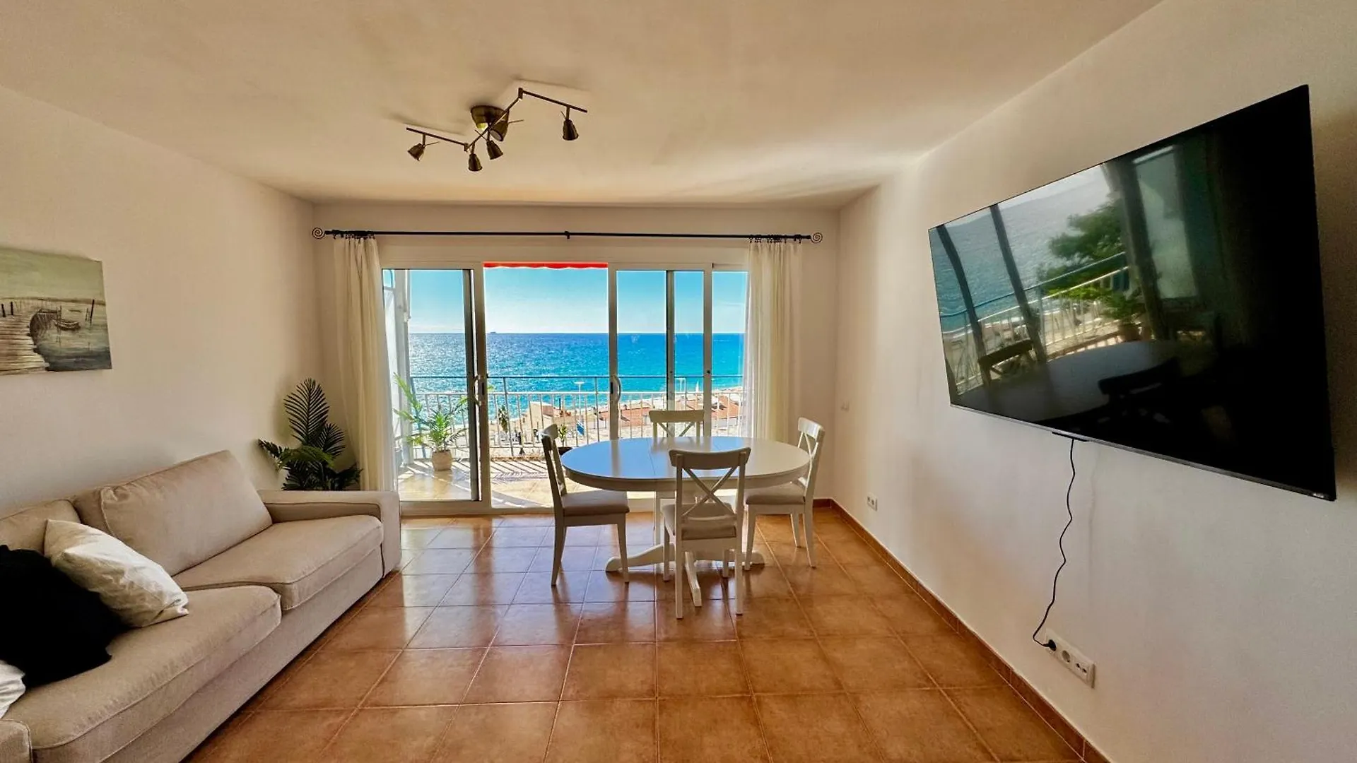 Apartamento Canet De Mar - Primera Linea De Playa - Increibles Vistas Al Mar