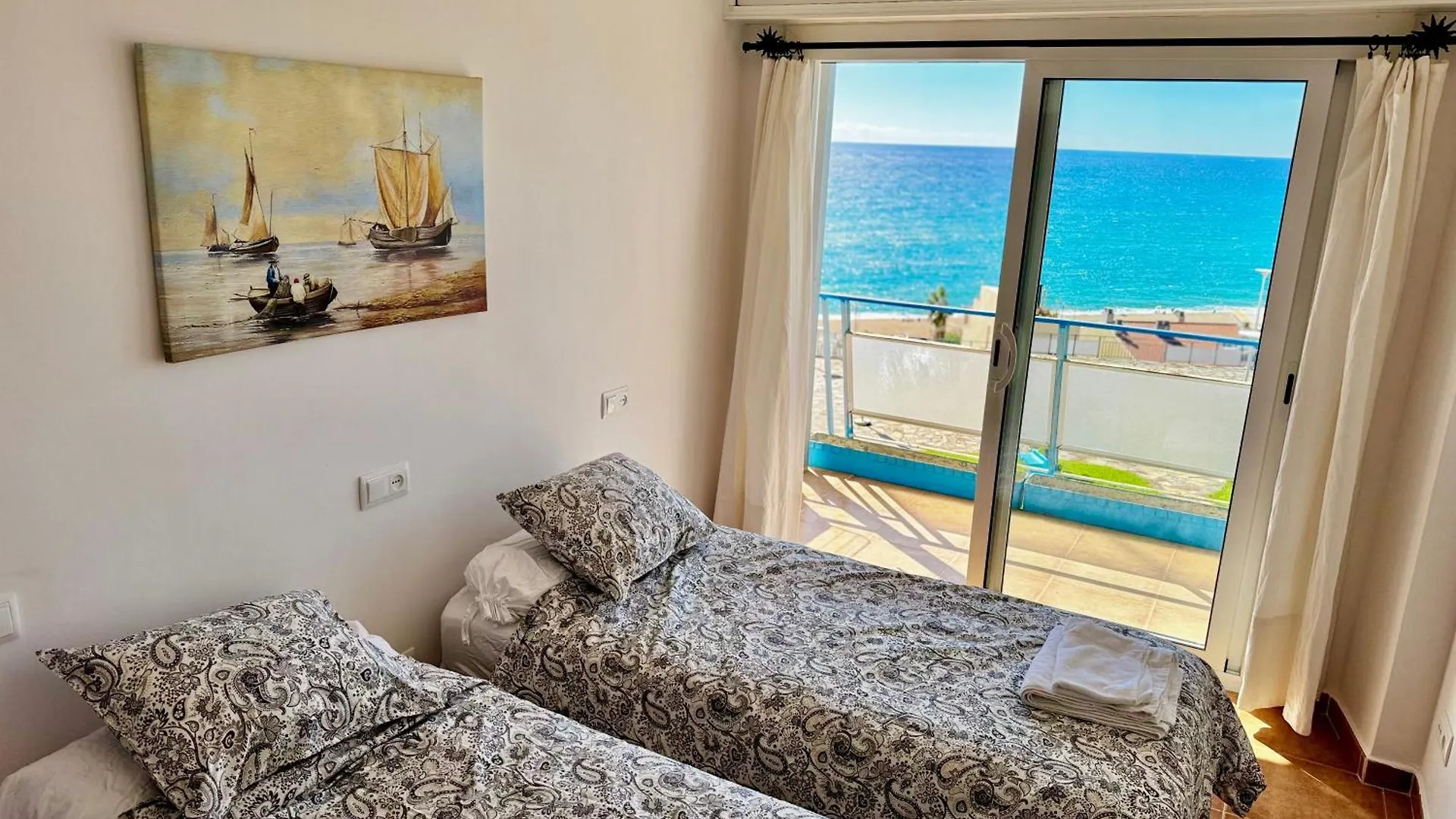Apartamento Canet De Mar - Primera Linea De Playa - Increibles Vistas Al Mar דירה